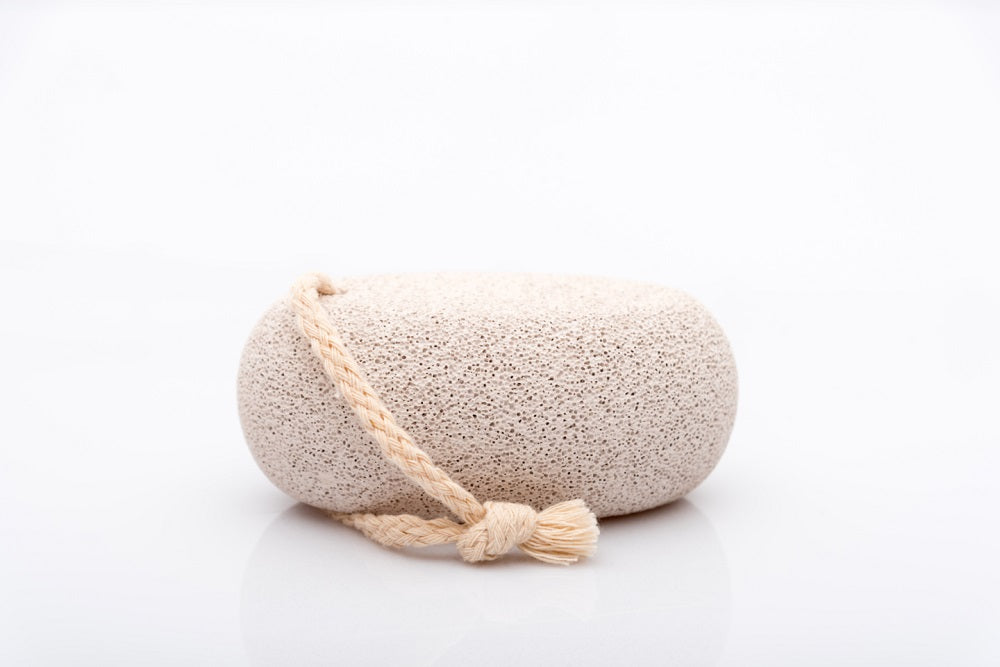 The pumice stone of La Savonnerie de Nyons is ideal for you to replenish your beauty before the summer and for exfoliating dead skin cells. This gives you a renewal of the skin in the most natural way!