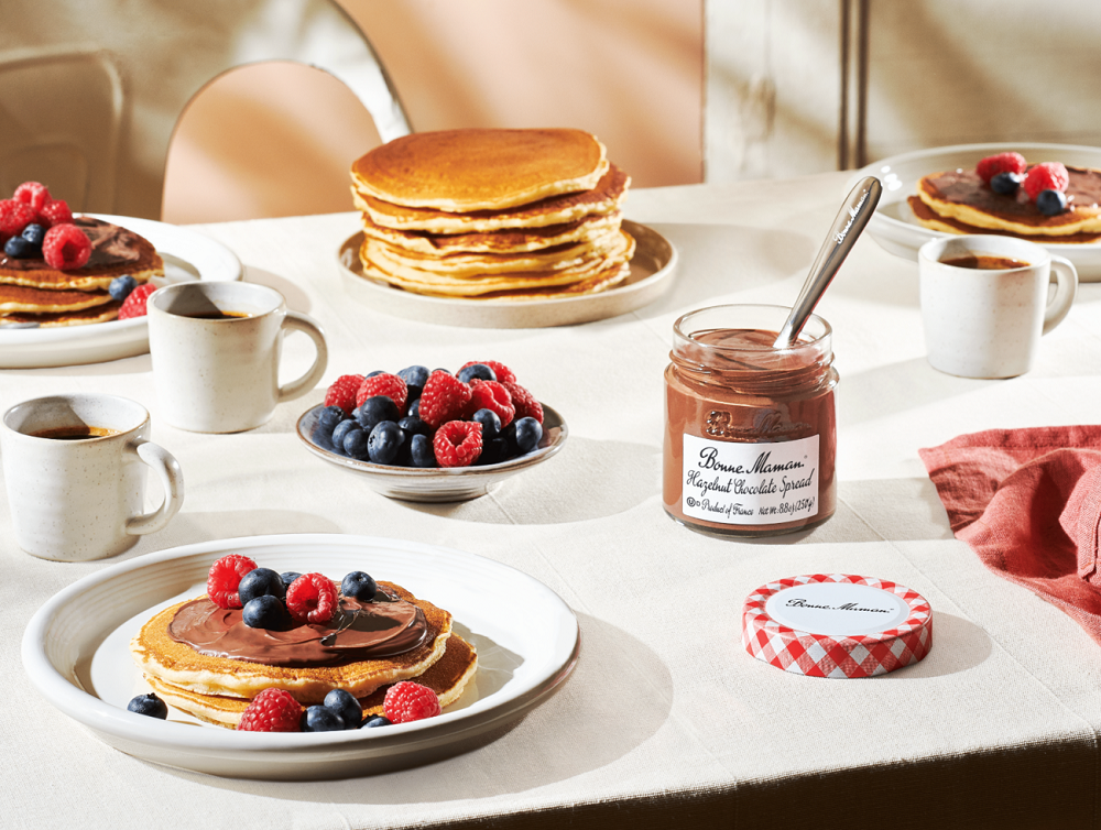 Bonne Maman Hazelnut Chocolate Spread is crafted from premium, natural ingredients, including 20% hazelnuts and no palm oil. After being carefully selected and gently roasted, the hazelnuts are combined with cocoa to create a rich, creamy chocolate spread with overtones of hazelnuts.